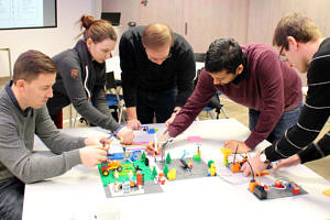 Wissenschaftler mit Lego