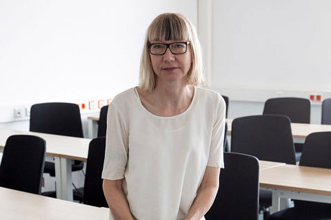 Prof. Dr. Sabine Pfeiffer vom Lehrstuhl für Soziologie mit dem Schwerpunkt Technik - Arbeit - Gesellschaft. (Bild: FAU/Georg Pöhlein)