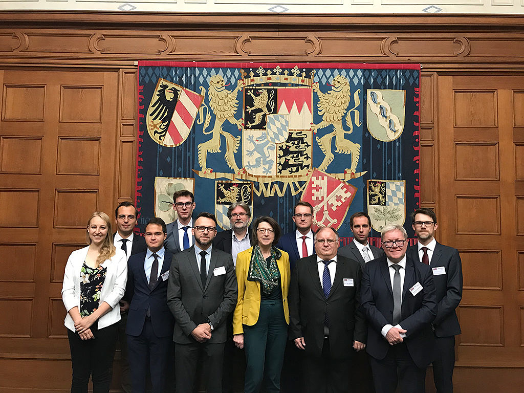 Gruppenbild mit den Wissenschaftlern im Memorium Nürnberger Prozesse