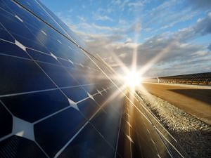 FAU researchers aim to increase the efficiency of solar cells.