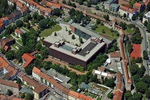 Ein Blick aus der Vogelperspektive auf die Lange Gasse 20 in Nürnberg, einer der beiden Standorte des Fachbereichs Wirtschaftswissenschaften.