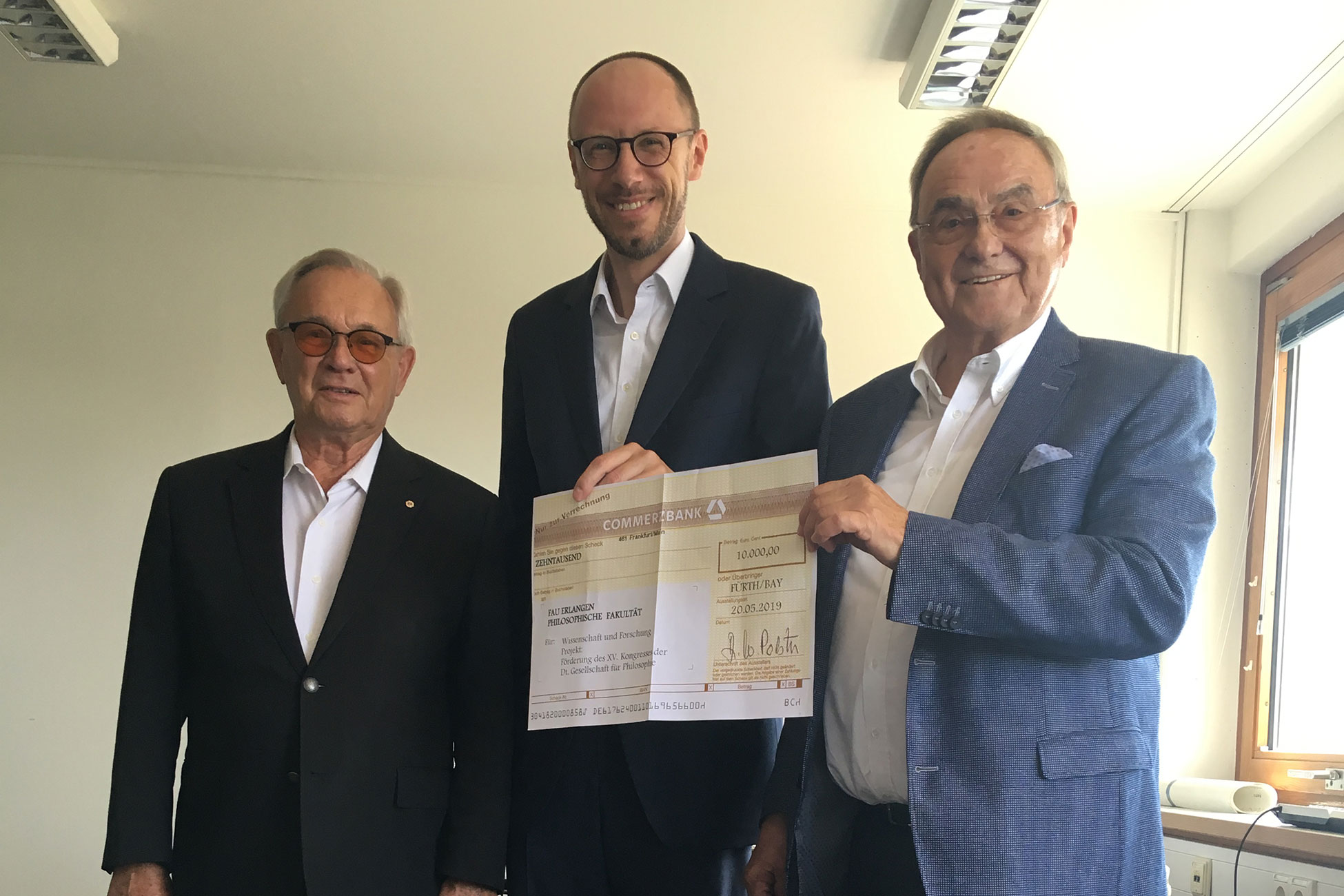 Philosophiekongress Spendenübergabe