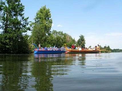 Die beiden Römerboote F.A.N. und Regina auf der Donau