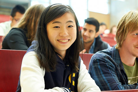 Studentin in Hörsaal