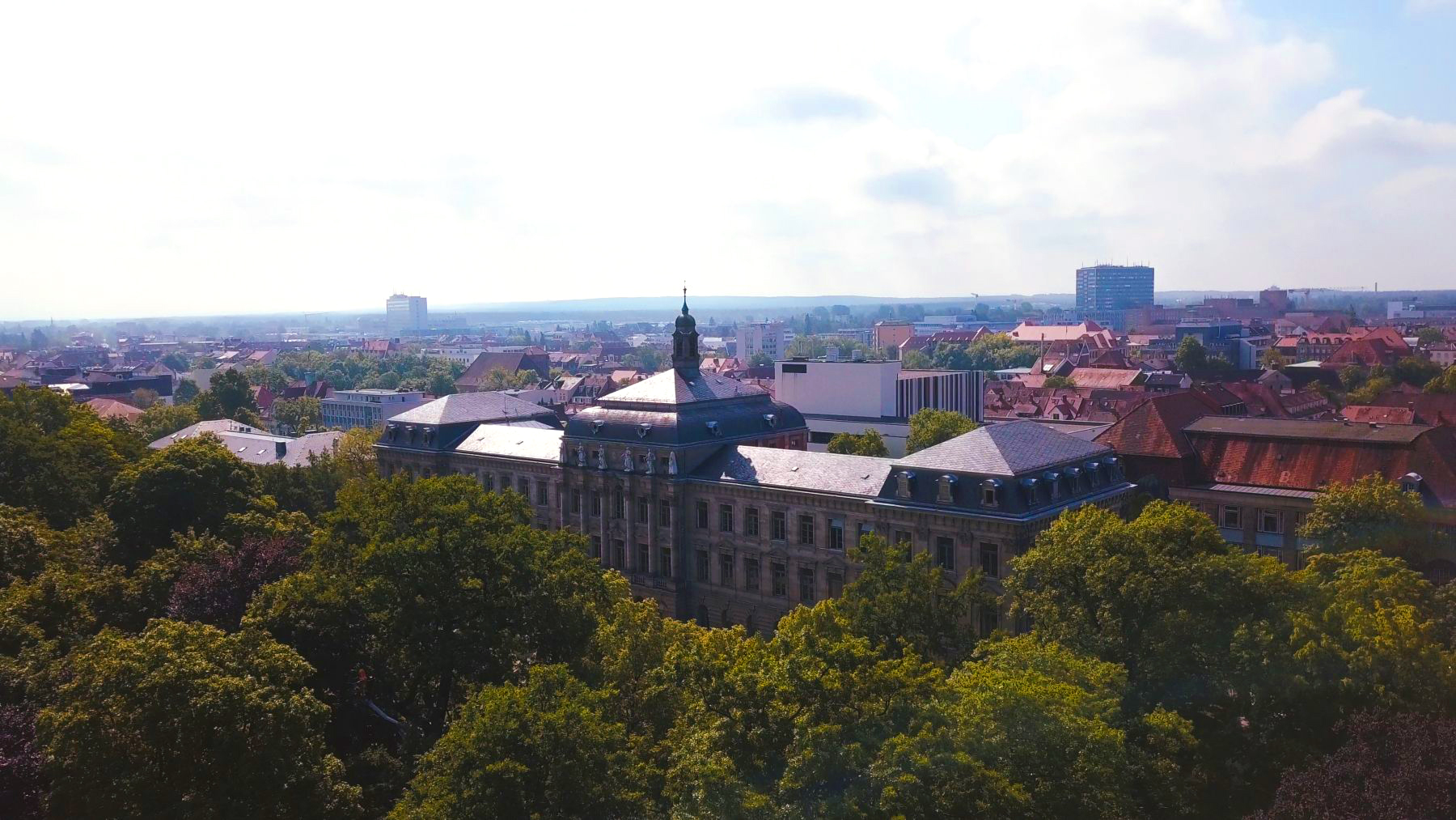 Zur Seite: Stiftungslehrstühle und -professuren