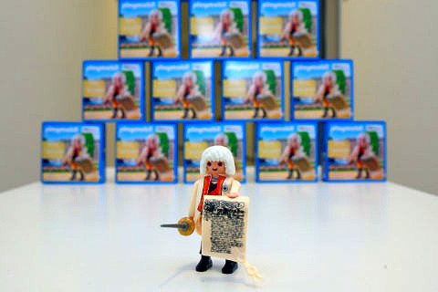 PLAYMOBIL-Sonderfigur "Friedrich III.", Gründer der FAU (Bild: FAU/Boris Mijat)