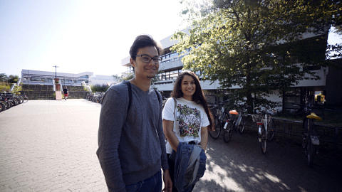 Zum Artikel "Herzlichen Glückwunsch zum Abitur!"