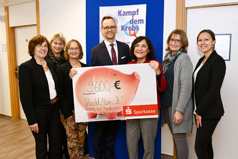 Gruppenfoto bei Spendenübergabe