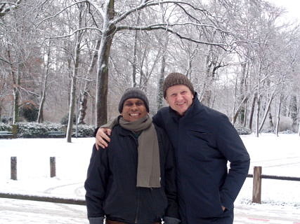 Prof. Dr. Chandrajith zusammen mit seinem Betreuer an der FAU, Dr. Barth, Lehrstuhl für Angewandte Geologie. (Bild: Dr. Nishantha Nanayakkara)