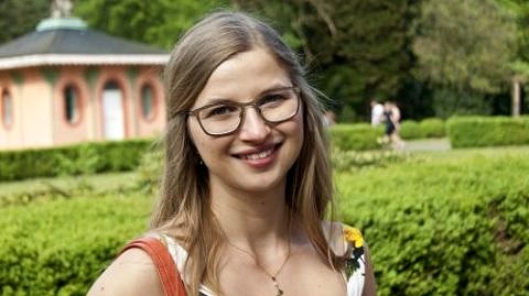 Maike Braun im Botanischen Garten der FAU