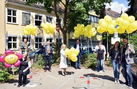 Gruppenbild mit Luftballons