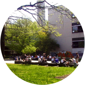 Studierende am Campus Regensburger Straße