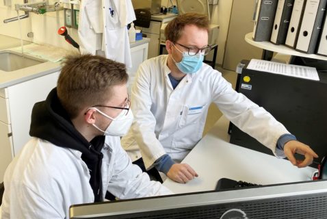 Zum Artikel "Mithilfe von künstlicher Intelligenz Antigen-Rezeptoren finden"
