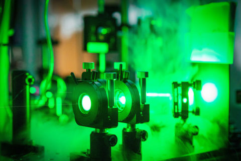 Experimenteller Aufbau im Laserlabor.