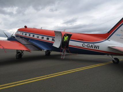 Der FAU-Geologe Prof. Dr. Matthias Braun war für Gletschermessung mit dem Forschungsflugzeug „Polar 5“ des Alfred-Wegener-Instituts in Patagonien unterwegs. Das Flugzeug machte auf seinem Weg in die Antarktis dort Station für sein Forschungsprojekt. (Bild: FAU/Matthias Braun)