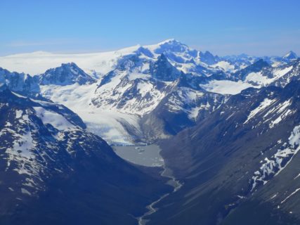 Panoramafoto vom Gletscher aus dem Flugzeug.