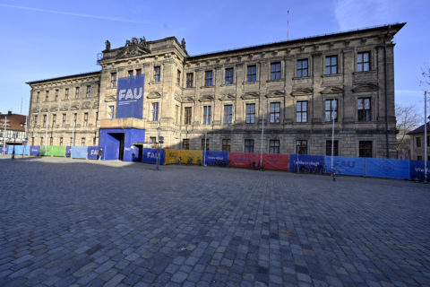 Das Markgrafenschloss als Sitz der Uni und Wahrzeichen der Stadt Erlangen wird bald wieder in neuem Glanz erstrahlen. Foto: Harald Sippel