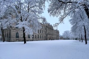 Kollegienhaus im Schnee