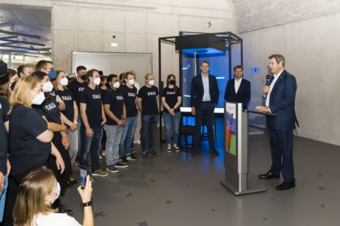 FAU-Studierende diskutieren mit Ministerpräsident Dr. Markus Söder bei einer Gesprächsrunde im Deutschen Museum Nürnberg. (Bild: Uwe Niklas)