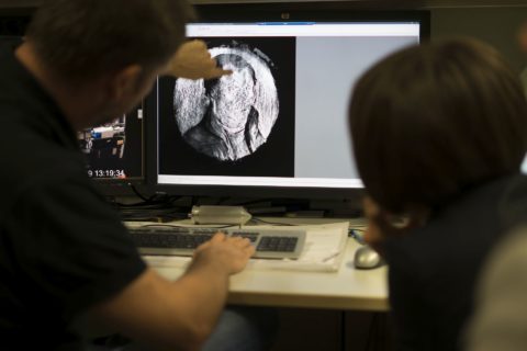 Auswertung der Mikro-Computertomographie des Wittenberger Luther-Tondos am Fraunhofer Entwicklungszentrum Röntgentechnik (EZRT) in Fürth. (Bild: EZRT)