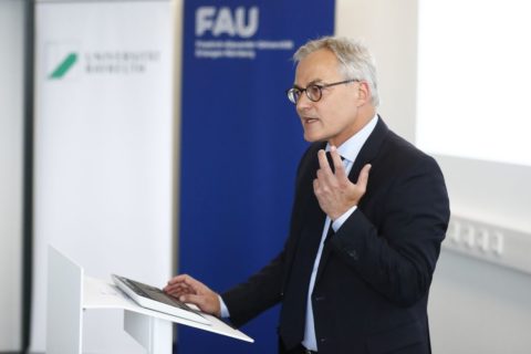 Offizielle Begrüßung der ersten Medizinstudierenden der Friedrich-Alexander-Universität Erlangen-Nürnberg (FAU) am Medizincampus Oberfranken (MCO): Sie starten zum Sommersemester in den klinischen Lehrbetrieb am Klinikum Bayreuth sowie der Universität Bayreuth. Interventionelle Neuroradiologie – gelebte klinische Kooperation zwischen Bayreuth und Erlangen, Prof. Dr. Arnd Dörfler, Direktor Neuroradiologie am Universitätsklinikum Erlangen (Bild: FAU/Peter Kolb)