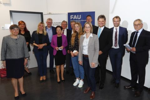 Offizielle Begrüßung der ersten Medizinstudierenden der Friedrich-Alexander-Universität Erlangen-Nürnberg (FAU) am Medizincampus Oberfranken (MCO): Sie starten zum Sommersemester in den klinischen Lehrbetrieb am Klinikum Bayreuth sowie der Universität Bayreuth. (Bild: FAU/Peter Kolb)