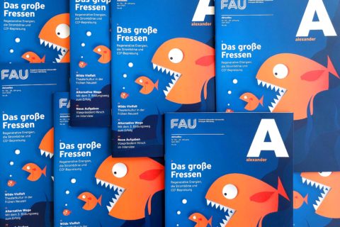 Viele alexander-Hefte nebeneinander mit Fisch-Motiv