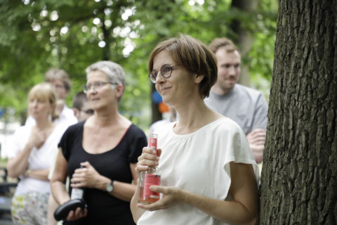 Gäste aus Unileitung, vom Zentrum für Lehrkräftebildung und aus der Studierendenschaft kamen zum Fest in der Regensburgerstraße. (Bild: FAU/Giulia Iannicelli)