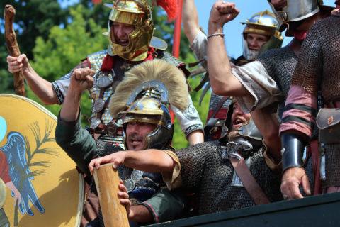 Soldaten der Cohors IX Batavorum, einer Reenactmentgruppe aus Zuffenhausen. (Bild: FAU/Mathias Orgeldinger)