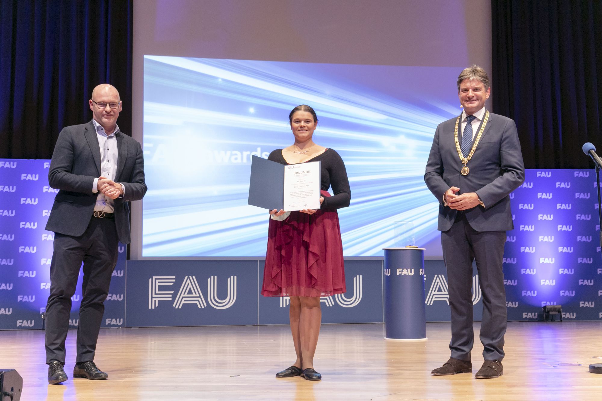 Dr. Nadja Ray, Juniorprofessorin/FAU-NGL Naturwissenschaftliche Fakultät Dep. Mathematik, bei der Preiseverleihung des Emmy-Nöther-Preises