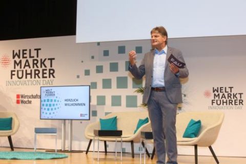 FAU-Präsident Joachim Hornegger auf der Bühne des Innovation Day