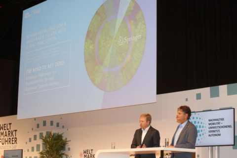 FAU-Präsident Prof. Dr. Joachim Hornegger (rechts) und Oliver Zispe, CEO der BMW Group. (Bild: FAU/Kurt Fuchs)