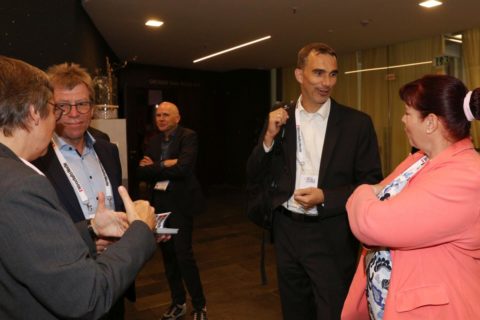 von links: FAU-Vizepräsidentin Outreach Prof. Kathrin Möslein, Prof. Kai-Ingo Voigt und Prof. Markus Beckmann. (Bild: FAU/Kurt Fuchs)