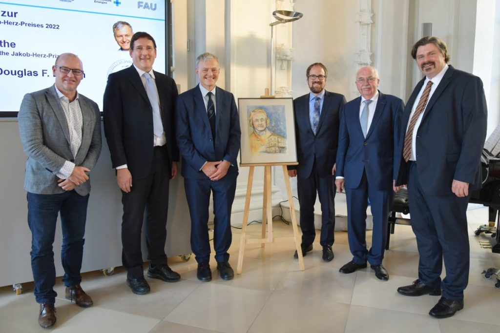 from left to right: Prof. Dr. Georg Schett, Prof. Dr. Markus Neurath, Prof. Douglas Easton, Dr. Florian Janik, Prof. Dr. Werner G. Daniel and Prof. Dr. Peter Fasching. Photo: Alessa Sailer/Uniklinikum Erlangen