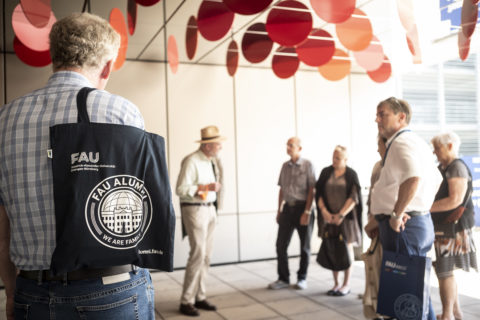 Zum Artikel "Ein ganz besonderer Tag für Ehemalige:  FAU Alumni Day 2022"