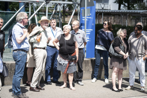 Es gab vieles Interessantes für die Alumni zu entdecken und Themen um sich auszutauschen. (Bild: FAU/Georg Pöhlein)