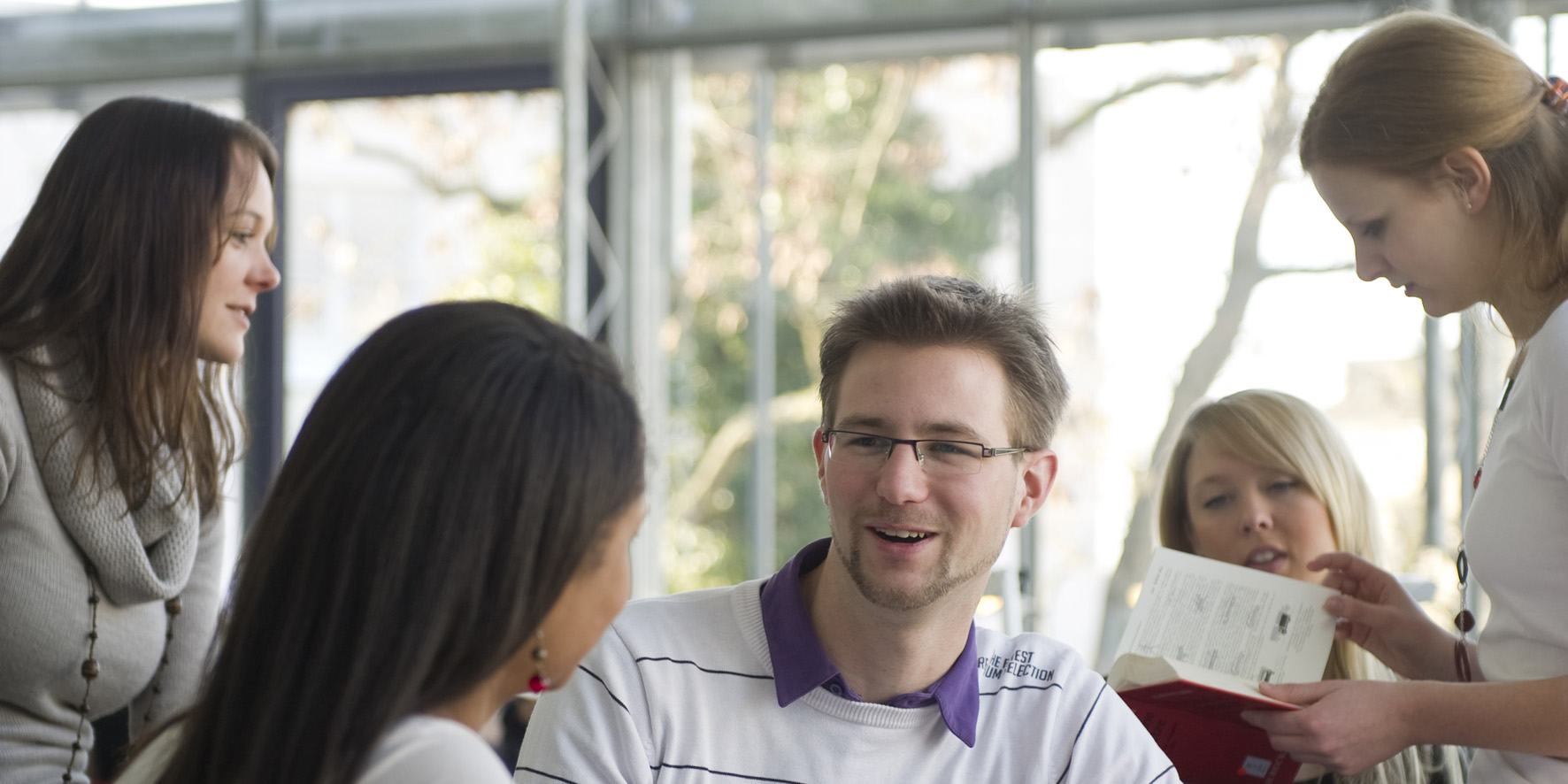 Studierende in der juristischen Bibliothek