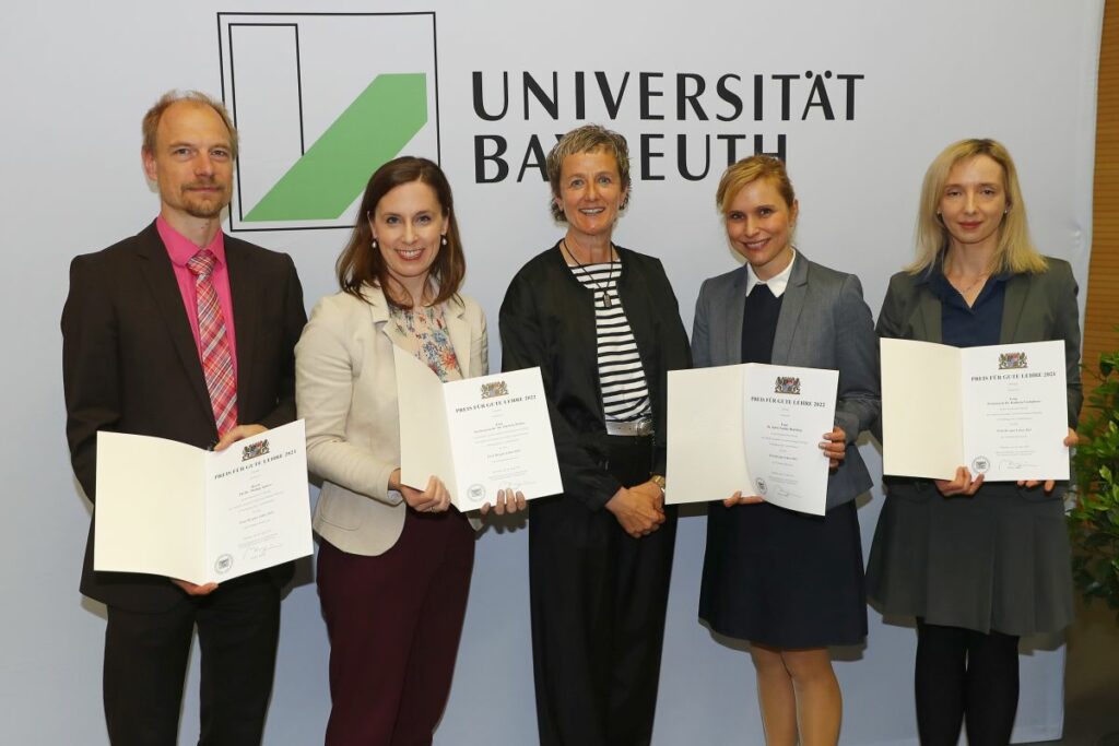 Gruppenbild der Preisträgerinnen und Preisträger.