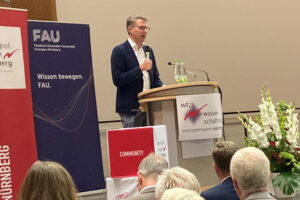 Der Bayerische Staatsminister für Wissenschaft und Kunst Markus Blume (Bild: FAU)