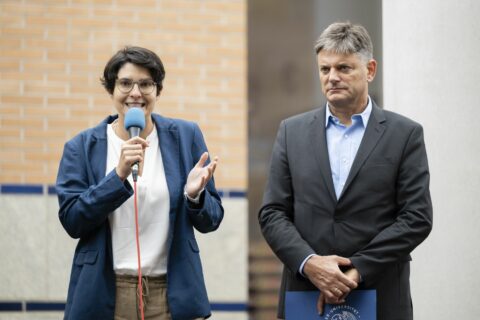 Prof. Dr. Anuscheh Farahat, Co-Sprecherin des neuen Zentrums. sprach über Menschenrechte in Zeiten von Transformationen. (Bild: FAU/Uwe Niklas)