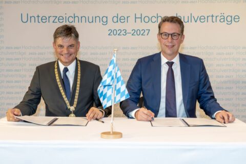 Deutschland, München, 21.09.2023, Unterzeichnung der Hochschulverträge mit Staatsminister Markus Blume, Plenarsaal der Bayerischen Akademie der Wissenschaften,