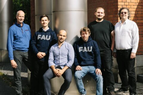 Gruppenfoto der erfolgreichen Gründer: Prof. Dr. Martin Vossiek, Konstantin Lomakin, Mark Sippel, Dr. Gerald Gold, Andreas Hofmann und Prof. Dr. Klaus Helmreich (v.l.n.r.)