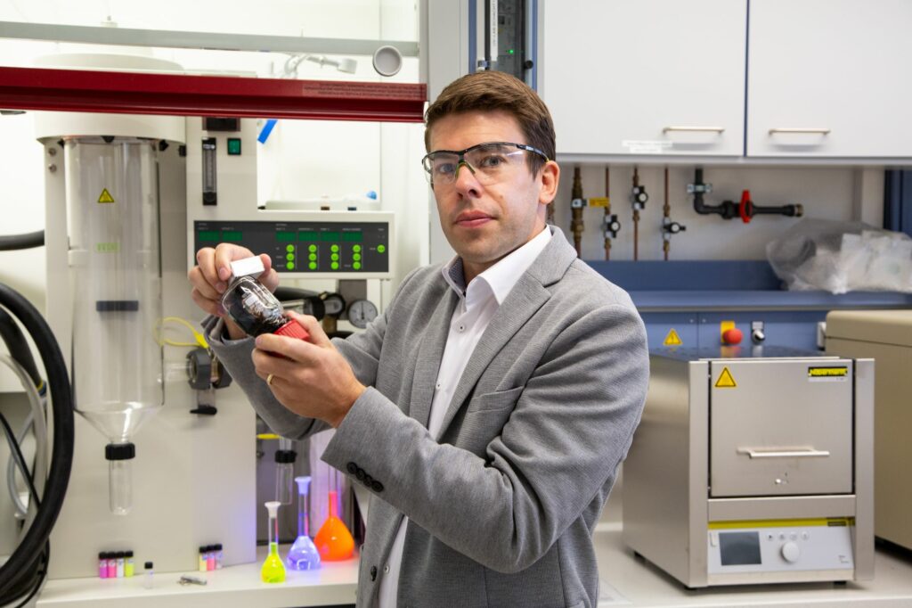 Prof. Dr. Karl Mandel in a laboratory.