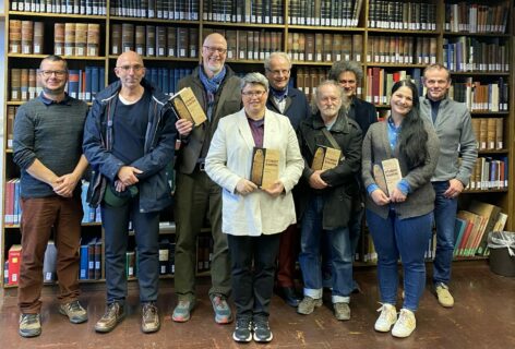 Gruppenbild bei Buchvorstellung.