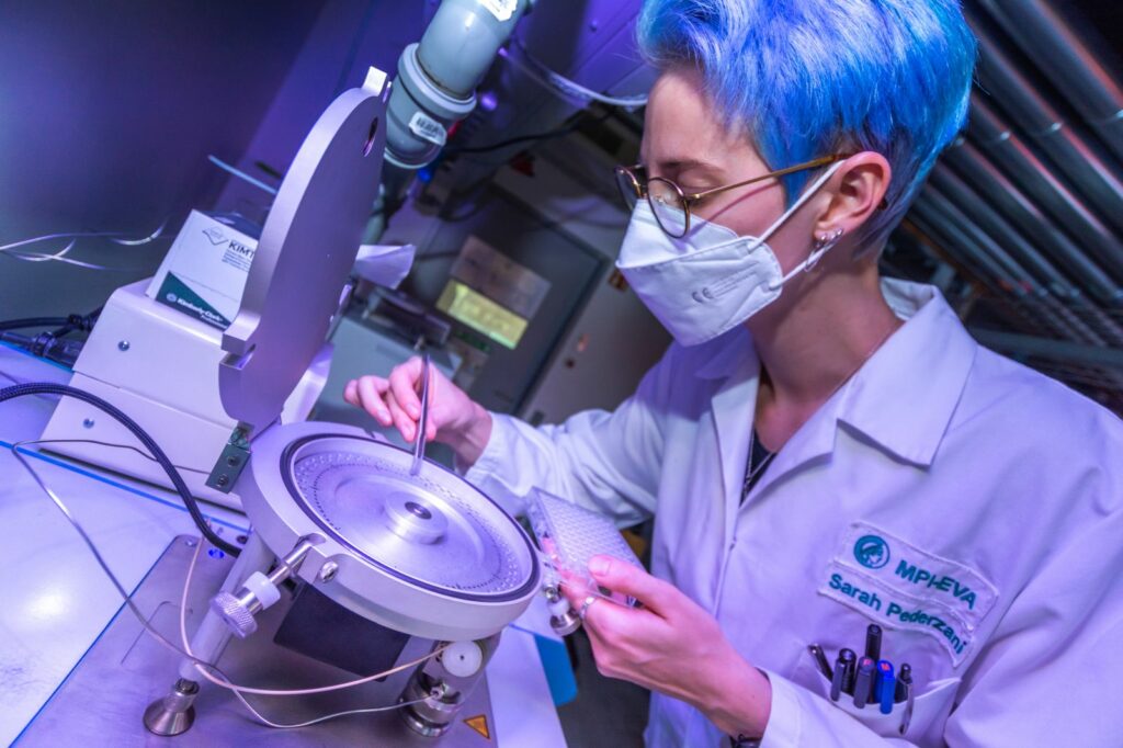 After chemical preparation and purification, very small samples from animal teeth are loaded into the magazine of an isotope ratio mass spectrometer to obtain oxygen stable isotope ratios, which yield information about past climates that animals lived in. Image: Max Planck Institute for Evolutionary Anthropology