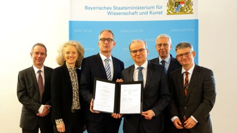 Freuen sich über die neue Allianz in Bayern: (v.l.n.r.) Prof. Krajewski, Prof. Kern, Prof. Leible, Dr. Jungk, Prof. Hebel, Prof. Wallacher Foto: Bayerischen Staatsministeriums für Wissenschaft und Kunst