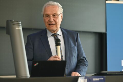 Grußwort von Joachim Herrmann, Bayerischer Staatsminister des Innern, für Sport und Integration (Bild: FAU/Harald Sippel)