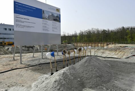 Spatenstich auf dem Baufeld des Neubaus Technische Chemie (Bild: FAU/Harald Sippel)