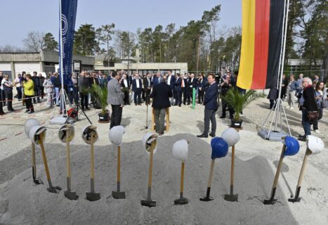 Spatenstich auf dem Baufeld des Neubaus Technische Chemie (Bild: FAU/Harald Sippel)