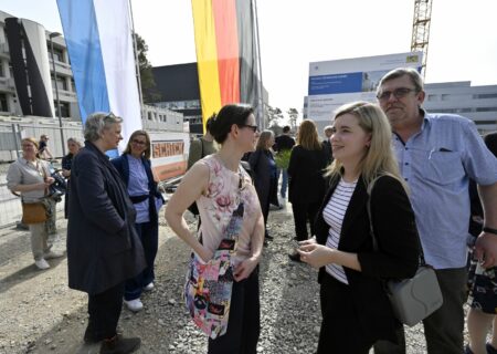 Spatenstich auf dem Baufeld des Neubaus Technische Chemie (Bild: FAU/Harald Sippel)